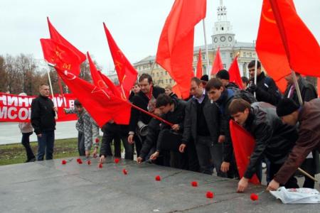 В Воронеже в день комсомола провели митинг
