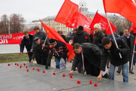 В Воронеже в день комсомола провели митинг