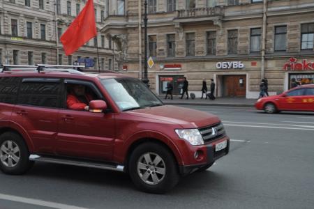 Санкт-Петербург: «Красная цепочка» окрасила Невский проспект