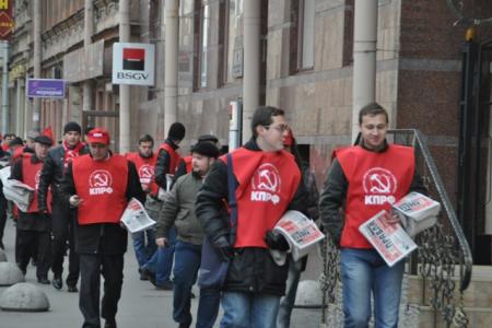 Санкт-Петербург: «Красная цепочка» окрасила Невский проспект
