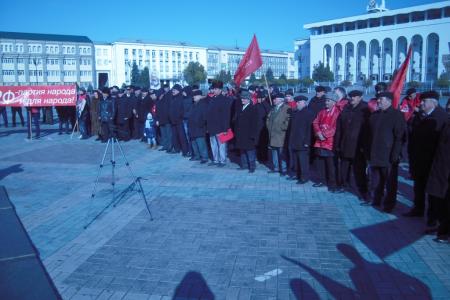 Празднование Дня Октябрьской революции в Махачкале (фоторепортаж)