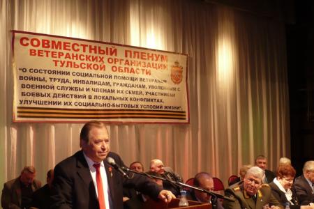 Тульская область: Депутат-коммунист на ветеранском пленуме потребовал от зам.губернатора-единоросса прекратить закрытие больниц!