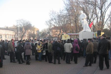 Краснодарский край, Ейск: Встреча избирателей c депутатами Обуховым, Осадчим и Ширшовым состоялась, несмотря на провокацию. Сотни граждан скандировали "Позор власти!"