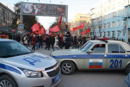 Великий Октябрь не отменить: Несмотря на противодействие властей, 5 тысяч новосибирцев прошли маршем по Красному проспекту  
