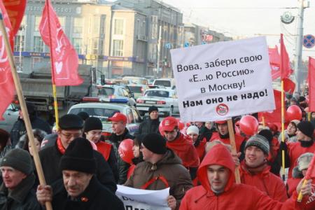 Великий Октябрь не отменить: Несмотря на противодействие властей, 5 тысяч новосибирцев прошли маршем по Красному проспекту  