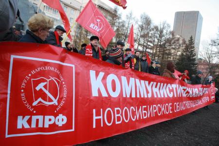 Великий Октябрь не отменить: Несмотря на противодействие властей, 5 тысяч новосибирцев прошли маршем по Красному проспекту  