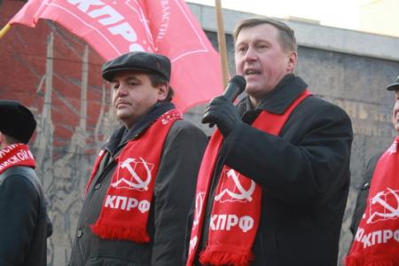 Великий Октябрь не отменить: Несмотря на противодействие властей, 5 тысяч новосибирцев прошли маршем по Красному проспекту  