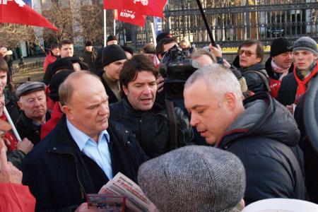 Москва: Как полиция пыталась сорвать акцию "Красные в городе" и задержать Г.А.Зюганова и В.Ф.Рашкина  (фоторепортаж)