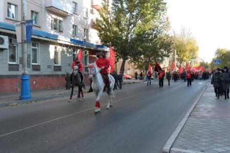 Астраханская область: Победа будет за нами! Красные конники возглавили шествие КПРФ 7 ноября