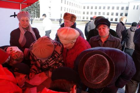 Коммунисты Карачаево-Черкесской Республики отметили годовщину Октябрьской революции автопробегом, митингами и возложениями цветов