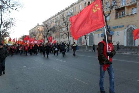 Астраханская область: Победа будет за нами! Красные конники возглавили шествие КПРФ 7 ноября