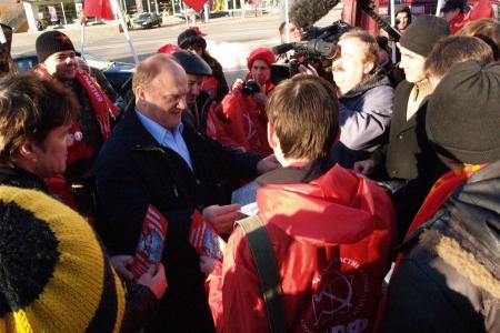 Москва: Как полиция пыталась сорвать акцию "Красные в городе" и задержать Г.А.Зюганова и В.Ф.Рашкина  (фоторепортаж)