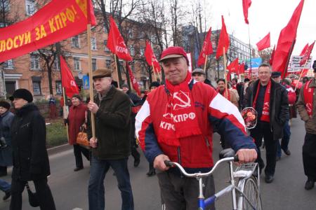 Фоторепортаж с праздничной демонстрации в городе Пскове