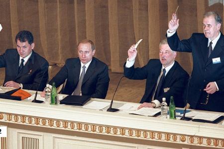 "Коммерсант" публикует скандальные записки о том, как и кем создавалась "партия власти"