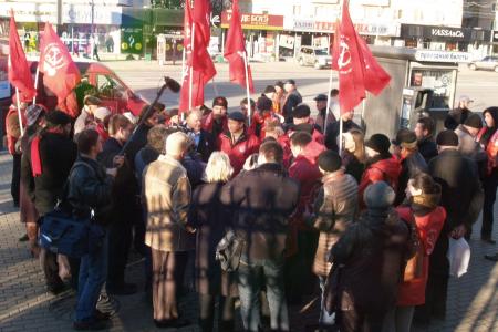 Москва: Как полиция пыталась сорвать акцию "Красные в городе" и задержать Г.А.Зюганова и В.Ф.Рашкина  (фоторепортаж)