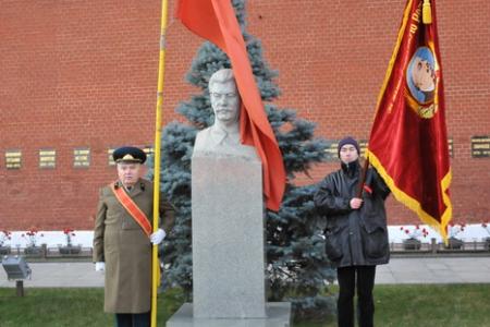 Г.А. Зюганов: «Грядет эпоха новых побед под знаменем Великого Октября». Лидер КПРФ возложил цветы к Мавзолею В.И. Ленина