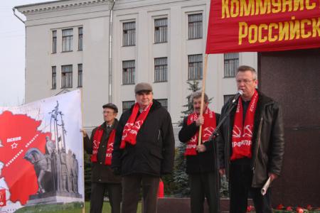 Фоторепортаж с праздничной демонстрации в городе Пскове