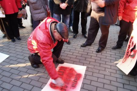 Москва: Как полиция пыталась сорвать акцию "Красные в городе" и задержать Г.А.Зюганова и В.Ф.Рашкина  (фоторепортаж)