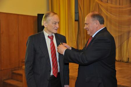 С опорой на духовников и подвижников! Г.А. Зюганов наградил медалью М.В. Ломоносова представителей творческой интеллигенции