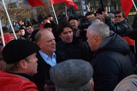 Москва: Как полиция пыталась сорвать акцию "Красные в городе" и задержать Г.А.Зюганова и В.Ф.Рашкина  (фоторепортаж)