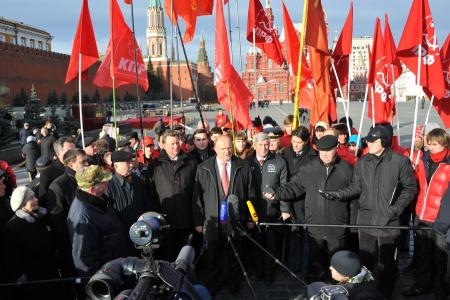 Г.А. Зюганов: «Грядет эпоха новых побед под знаменем Великого Октября». Лидер КПРФ возложил цветы к Мавзолею В.И. Ленина