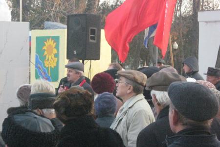 Краснодарский край, Ейск: Встреча избирателей c депутатами Обуховым, Осадчим и Ширшовым состоялась, несмотря на провокацию. Сотни граждан скандировали "Позор власти!"