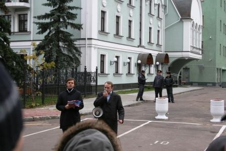 Москва. Митинг против точечной застройки состоялся у префектуры Северо-Восточного округа