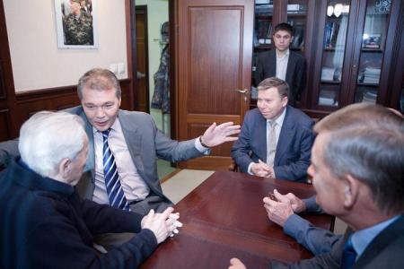 Свободная Пресса. Калашников: От автомата к компромату