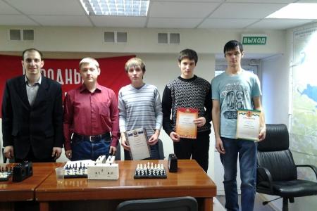 Свердловская область: КПРФ начинает и выигрывает  