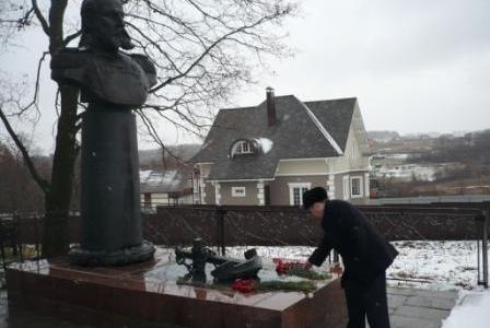 Тульская область: В.А.Стародубцев встретился с избирателями Заокского района и почтил память героев двух войн