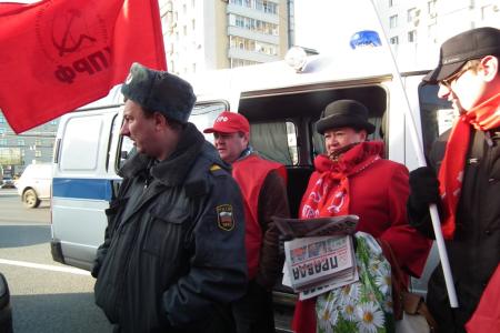 Moskprf.ru: В Москве прошла акция "Красные в городе"