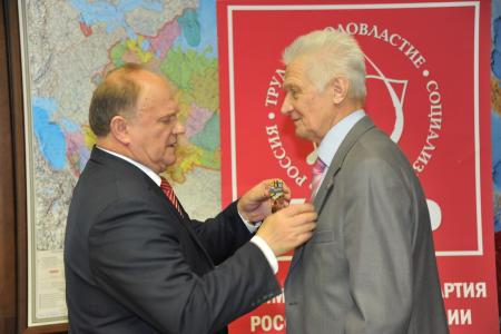 Они воплощали в жизнь замыслы М.В. Ломоносова. Г.А. Зюганов наградил в Москве группу ветеранов 