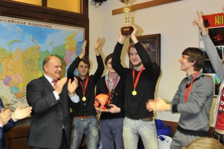 От спортивных побед - к победе КПРФ! Г.А. Зюганов наградил победителей московской студенческой спартакиады 