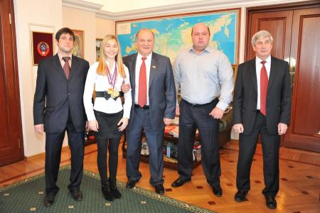 Над «железной девочкой» Марьяной Наумовой и спортивным клубом в городе Химки взяли шефство Г.А. Зюганов и КПРФ 