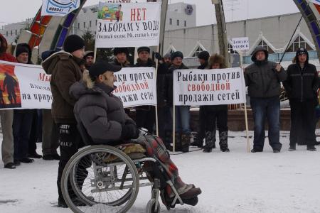 Тюменская область. Митинг протеста КПРФ и рыболовов против принятия нового «социального» закона, делающего рыбалку платной