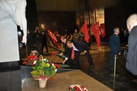 «Вести в субботу» об акции КПРФ на Поклонной горе в Москве: 70-летие великой победы в битве под Москвой символично совпадает с выборами в Госдуму 