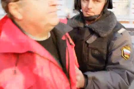 В Интернете появились видео задержания журналистов, молодых активистов КПРФ и полицейского насилия в отношении депутата Госдумы С.П.Обухова во время массовой акции в Краснодаре