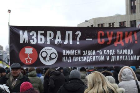 Лучшие креативы митинга на проспекте Сахарова: От Киплинга до Добби с презервативом