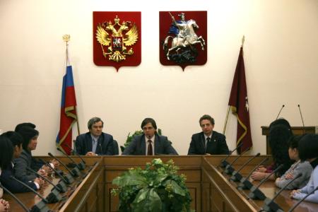 Фракция КПРФ в Мосгордуме приняла делегацию вьетнамских студентов