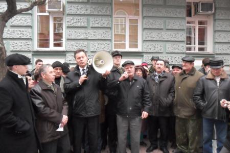 Астраханские коммунисты протестуют против подложных результатов голосования
