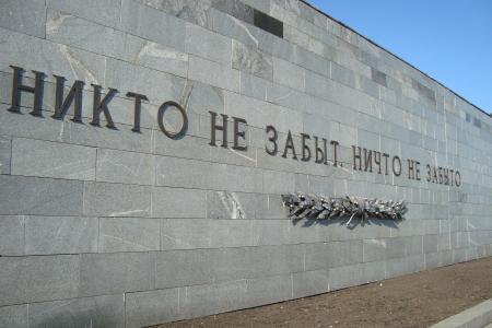 Краснодарский край. Власти станицы Кутаисской не ремонтируют памятник воинам Великой Отечественной войны, при этом решают вопрос об установке мемориальной доски о погибших немцах и словаках. Депутатский запрос С.П. Обухова