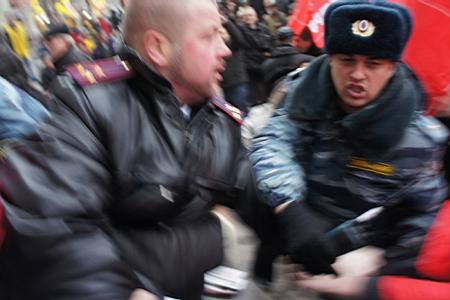 Ростов-на-Дону: ОМОН получил команду на штурм митинга оппозиции. Нижние чины не захотели. Вот он, кризис власти!