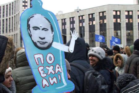 Лучшие креативы митинга на проспекте Сахарова: От Киплинга до Добби с презервативом