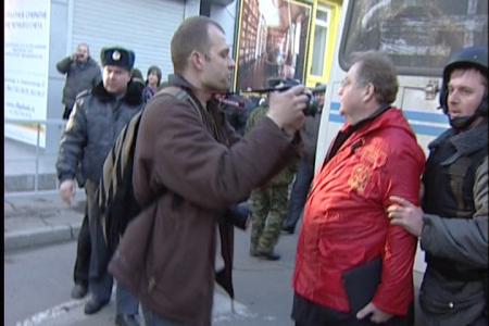 Видео. Краснодар. Нас не запугать! Репортаж о том, как власти обманом, угрозами и полицейскими дубинками пытались сорвать мирную акцию протеста против фальсификации выборов