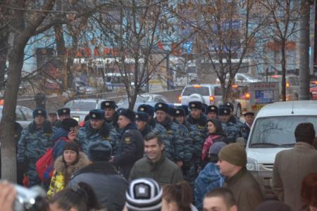 Ростов-на-Дону: ОМОН получил команду на штурм митинга оппозиции. Нижние чины не захотели. Вот он, кризис власти!