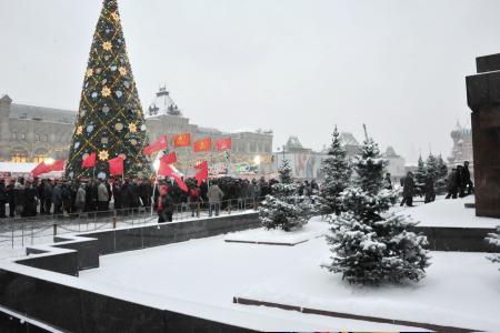 Цветы - Генералиссимусу Победы. Сегодня отмечается 132-я годовщина со Дня рождения И.В. Сталина  