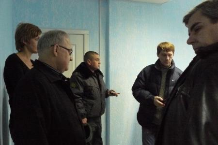 Видео. Новосибирская область: Нелегальный штаб «Единой России» в спортшколе Бердска занимался уничтожением агитации КПРФ  
