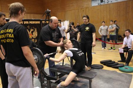 Юная рекордсменка мира из Спортивного клуба КПРФ показала свой железный характер!