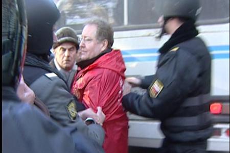 Видео. Краснодар. Нас не запугать! Репортаж о том, как власти обманом, угрозами и полицейскими дубинками пытались сорвать мирную акцию протеста против фальсификации выборов