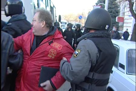 Видео. Краснодар. Нас не запугать! Репортаж о том, как власти обманом, угрозами и полицейскими дубинками пытались сорвать мирную акцию протеста против фальсификации выборов